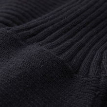 優(yōu)雅隨行，舒適恒久 佐丹奴經典黑色開襟針織衫的日常美學